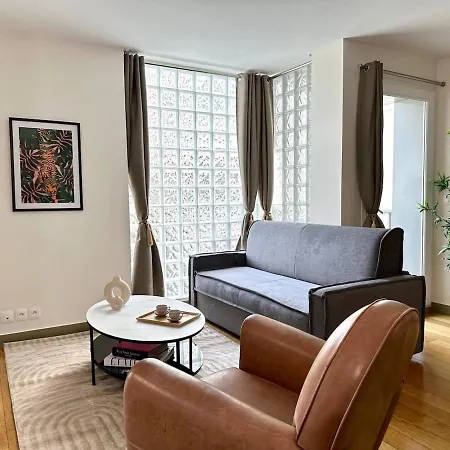 1575c Family La Paris