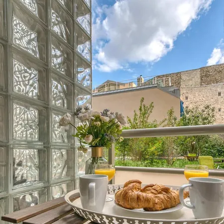 1575c Family La Paris