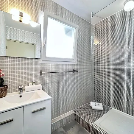 1575c Family La Paris